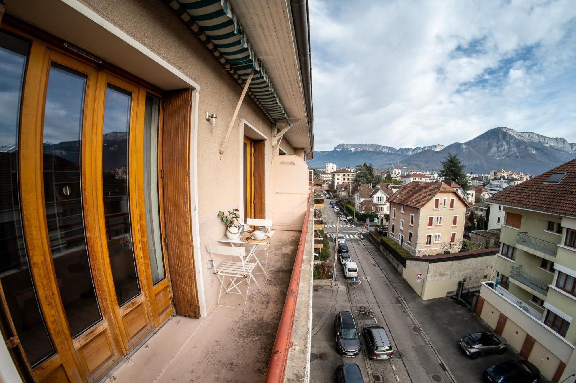 アヌシーLes 3 Monts - Vue Panoramique Sur Les Montagnesアパートメント エクステリア 写真